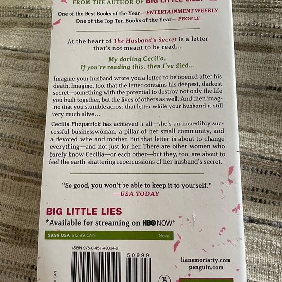 The Husband's Secret by Liane Moriarty Paperback EUC - Picture 2 of 3